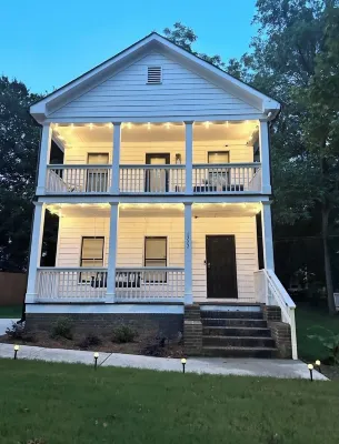 Cozy Home in Central Atlanta w King Bed. Sleeps 8! Free Parking! Free Wi-Fi!! โรงแรมใน