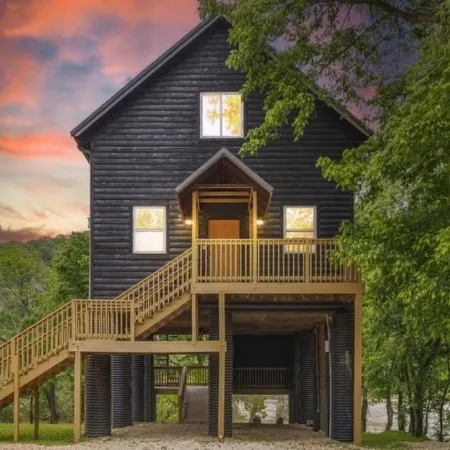 Big Riverfront Cabin #5 on the James! Sleeps 12, #5 of 5 Cabins