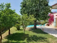 Studio Dans Villa Avec Piscine à 10min des Plages et de la Croisette Hôtels à proximité de : Eglise du Rocher - Assemblée de Dieu de Cannes