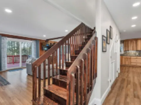 Relaxing Gunstock Chalet!  Near Lake Winnipesaukee and Gunstock Mountain! Hotels in Gilford