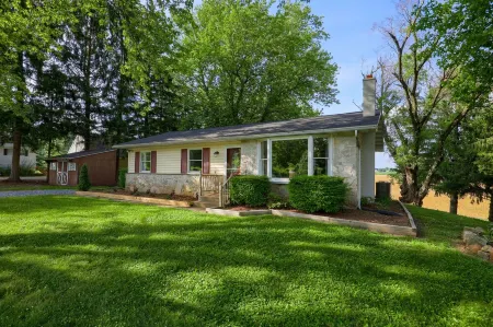 The Safe Harbor House / Country View / 3 Bed / 1 Bath