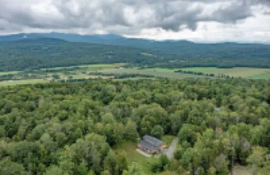 Renovated 4-bedroom House with Outdoor Space & Private Hot Tub