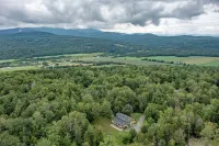 Renovated 4-bedroom House with Outdoor Space & Private Hot Tub