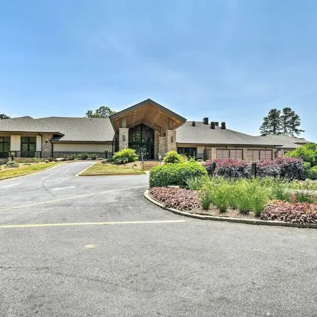 Resort Access - Lake - Pools -Pickleball - Gym. Spacious Townhome for Groups