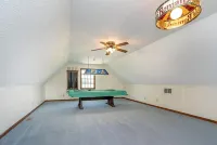 Spacious 4-bedroom house, + bonus rm in Serene Country Setting - sleeps up to 11