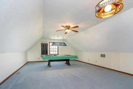 Spacious 4-bedroom house, + bonus rm in Serene Country Setting - sleeps up to 11