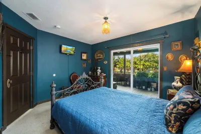 BOHO Paradise, KING Bed, POOL, 1 month+LONG Term Stays,PET FRIENDLY Hotels near Silver City