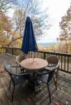 Mountain cabin by Shenandoah National Park