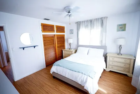 2BR home near Madeira Beach, Florida Отели в г. Бей-Пайнс