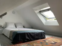 Petite Maison en Pierre Dans un Grand Jardin Fleuri Các khách sạn ở Plourin