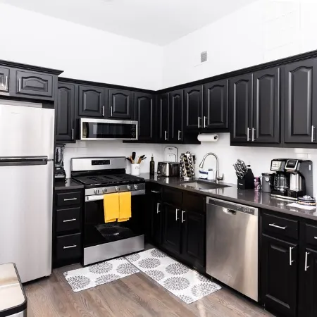 Gorgeous,  2- bedroom apartment walking distance to GWB!
