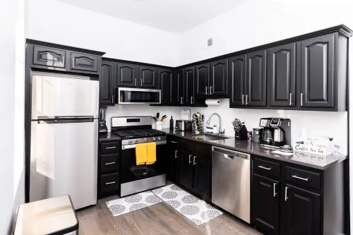 Gorgeous,  2- bedroom apartment walking distance to GWB! Hotels in Fort Lee