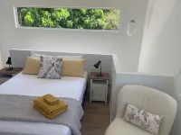 Fantastic views, comfortable beds. Close to Banya Bathhouse Spa & Crystal Castle