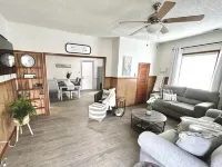 Pet friendly house with 3 king beds and fenced in back yard. Hotels in Alcoa