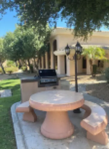 Resort Style Condo - Desert Breeze Villas キャメルバック・ランチ・グレンデール周辺のホテル