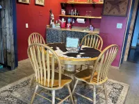 The Walden House; cozy strawbale 3-bedroom home with fitness room & Hot Tub. Hotels in Jackson County
