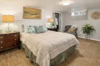 Large Modern 2 Bedroom near Ocean, Airport, and Seattle with private garage