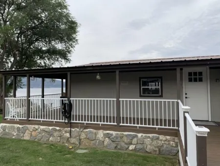 Lake Front with boat parking and easy access to the beach and marina