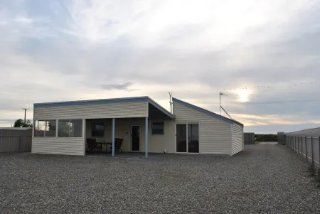 Hideaway Tom's on the Mundoo Channel Отели в г. Хиндмарш Айленд