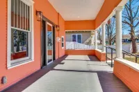 6 Bedroom home with a shabby chic touch! Hotel dekat Sherman Bearcat Stadium