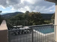 2 bedroom house with private pool 5 minutes from the beaches