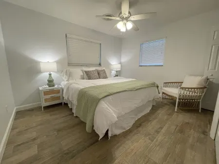 Downtown Stuart Coastal Cottage Отели рядом с достопримечательностью «Island Root Kava Bar»