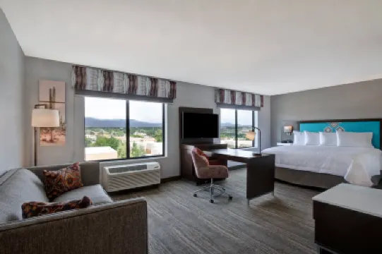 Hampton Inn Santa Fe South 住宿飯店