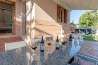 Independent villa free on 4 sides with an annex 1.2 km from the Sea