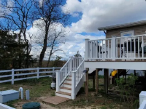 Escape to Our Spacious & Serene 3-Bedroom Home with Stunning Bay Views. Hotels in Milford