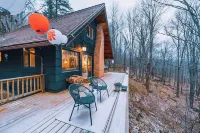 Zen Japanese Catskills Cabin, w/Fireplace, Tatami, Mtn Views, 15 Min to Skiing Hotels in Roxbury