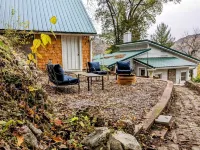 Hygge Hideaway. Pet friendly, cozy retreat & 3 minute walk to the river!