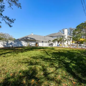 Luxury Private 7Br Lakeside Villa with Heated Pool, Putting Green & Fire Pit
