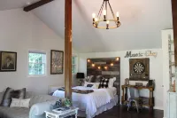 *NEW* Bluebird Cottage in the Heart of Historic Downtown Franklin