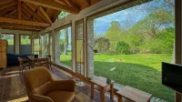 House on the lakeshore with 360 ° view, with canoe, barely frequented swimming area