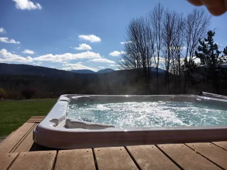 Holiday Special! Hot Tub, Gourmet Kitchen, Slopes 5 Mins Away, Come Enjoy!