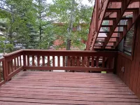 Modern getaway! Relax, bike, hike, and shred!