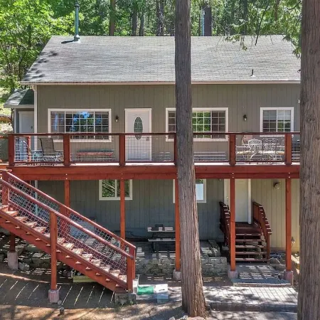 Sunset Peak Cabin 3BR house in TH with Lake Access-Walk to Downtown