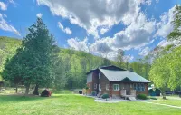 The Fox Den: Raystown Vacations ~ Linens Incl ~ EZ Boat Parking~ Dogs Welcome!