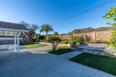 Modern King Beds/Beautiful Large yards/Long Stay/WI-FI/WFH/25 mins to Beach/FWY Hotels near Target