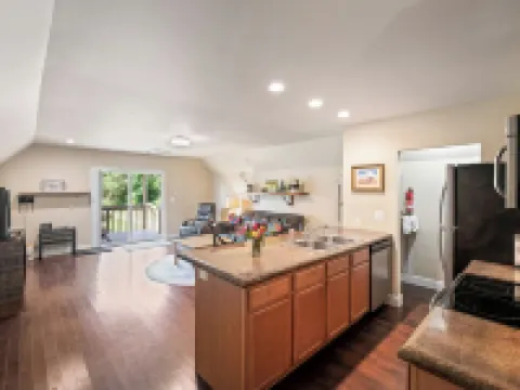 Apartment on the Knoll with private pool Hotels in Nelson County