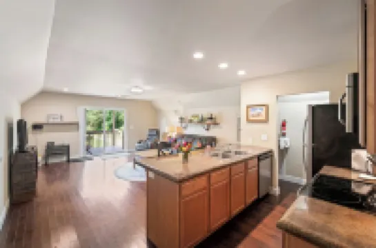 Apartment on the Knoll with private pool