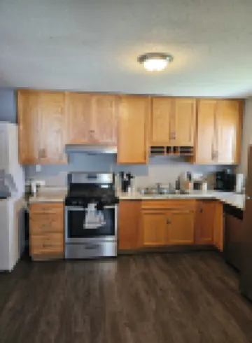Modern 3BD/2BA near U of I with a large master suite!