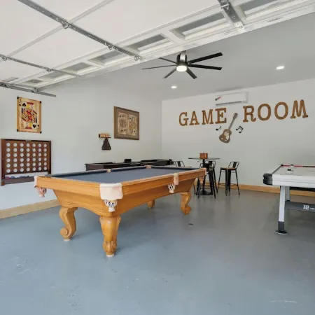 "Luxurious Retreat for Families, Couples & Work Getaways Cozy Oasis of Elegance!