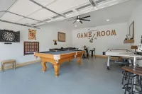 "Luxurious Retreat for Families, Couples & Work Getaways Cozy Oasis of Elegance!