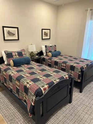 Bream Street retreat. New home in BSL on the water with boat launch. Sleeps 10. Hotels in Shoreline Park