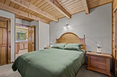 Family Friendly Cabin HotTub Games, Minutes to Dollywood & the Parkway.