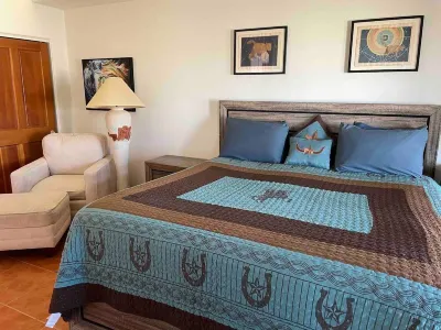 Peaceful SW-style ranch home in wine country Callaghan Vineyards附近的飯店