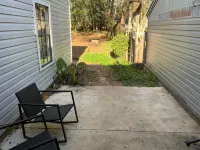 9 Miles to FAMU & 7 Miles to FSU; Convenient/Safe Neighborhood. Backyard fenced. Отели рядом с достопримечательностью «Парк Джэксон Вью»