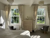 Newly refurbished 2 bedroom, 2 bathroom apartment right in the heart of Grasmere
