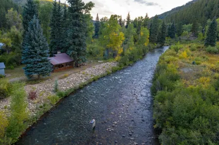 The Call of the Water - Private luxury cabin on river in San Juan Nat Forest!